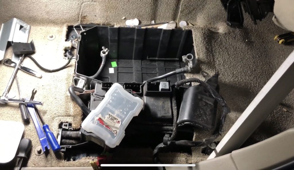 how to replace battery on audi q7