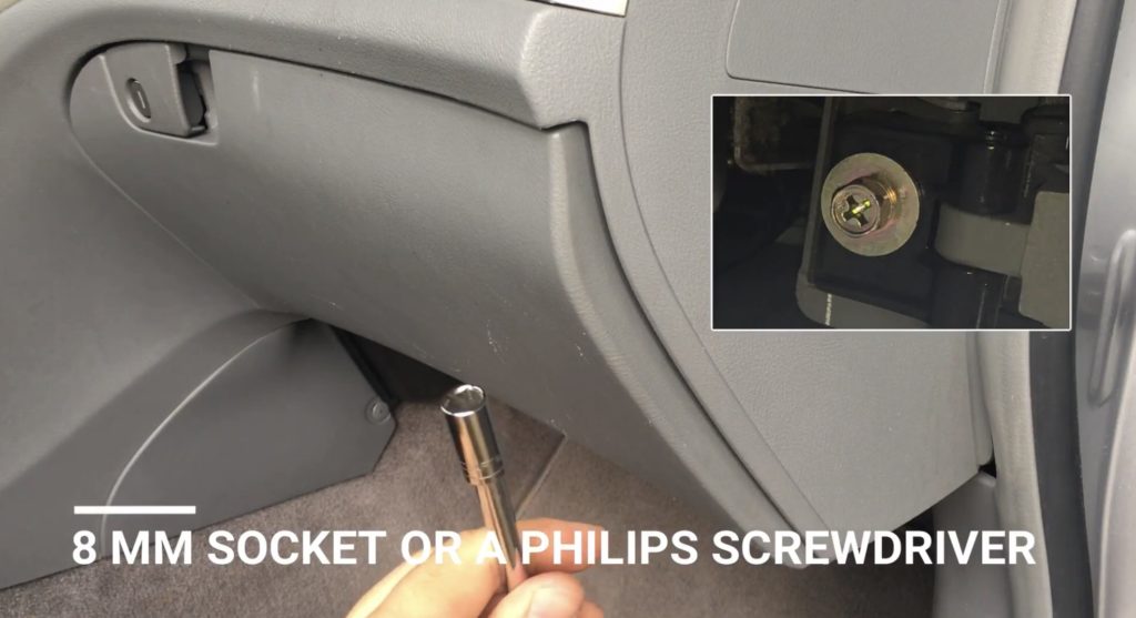 what size is glove compartment screws in acura tsx?