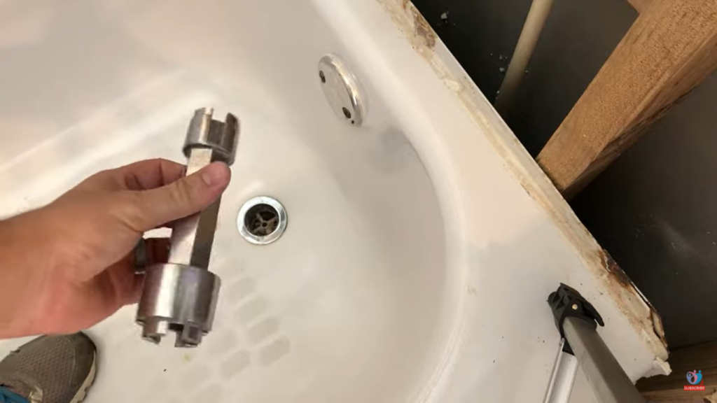 how to use a bathtub drain removal tool