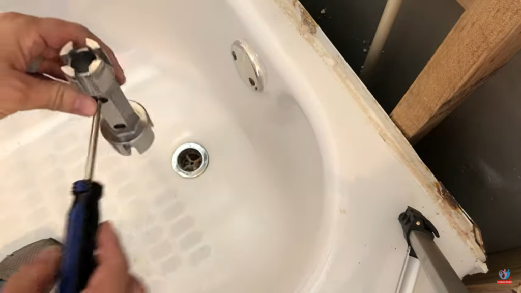 how to use a bathtub drain removal tool