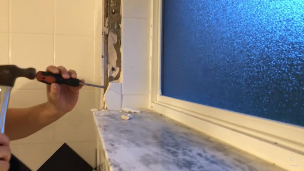 How to remove shower tile? 